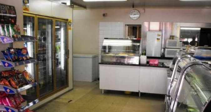 EXCELLENT COUNTRY CAFE LOUNGE / TAKEAWAY - SELLING FREEHOLD WITH 4BR RESIDENCE!