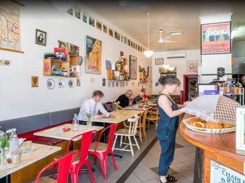 [ABS-100] LE CAFE FLO French cuisine cafe in Thornbury for sale