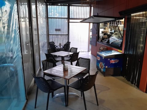 Popular Lakeside Cafe in a Tourist Location – Ararat, Vic