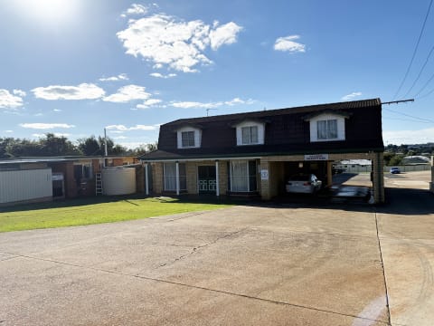 Toowoomba Leasehold Motel Opportunity - 2006ML