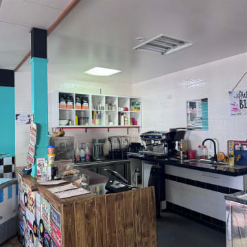 Popular Cafe/Diner in Prime Wellington Location with Growth Potential