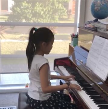 Smart Children Play Piano