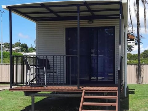 QUEENSLAND COASTAL CARAVAN PARK - 1066CPF