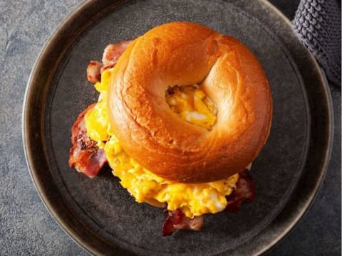 High-Profit Coastal Foodie Cafe' - Star Following