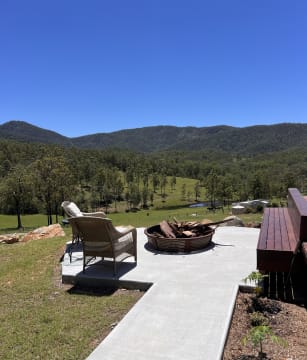 MODERN HOMESTEAD & ACREAGE, ECO-TOURISM APPROVED - 1072CPF