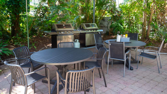 Beachfront Lifestyle & Income – Holiday Management Rights, Trinity Beach – ID 9148