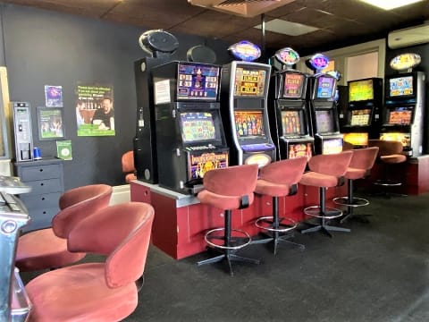 Commercial Hotel in Morgan - Lease