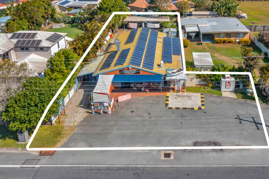 Rare Mixed-Use Freehold Opportunity – Lifestyle & Income