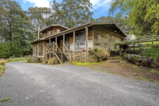 FHGC Tasmanian Accommodation A1 Presentation Spectacular Views 10%ROI 6 Cabins 2 Houses 2 Titles
