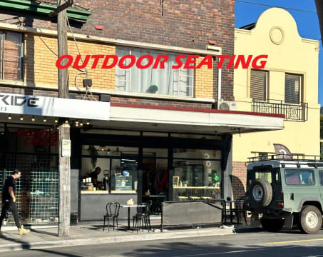 Boutique Cafe with 3 bedroom apartment.