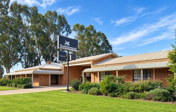 LEASEHOLD - Settlement Motor Inn, Deniliquin NSW - 1P0624