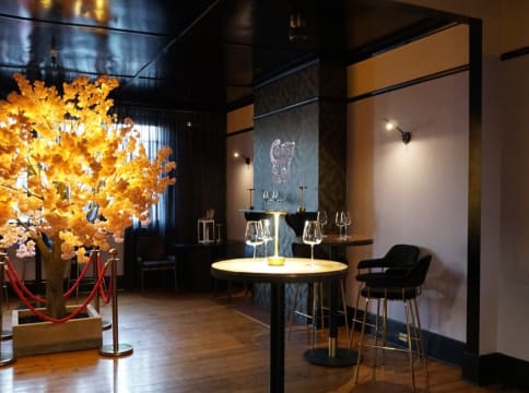 POPULAR RESTAURANT - BRIGHTON