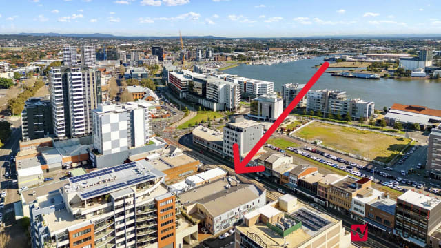 Iconic burgers - takeaway and eat in- licensed