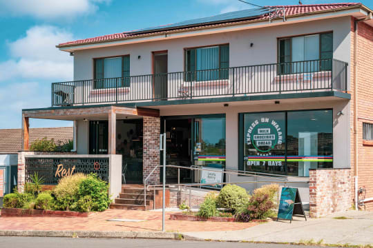 CAFÉ & CONVENIENCE STORE