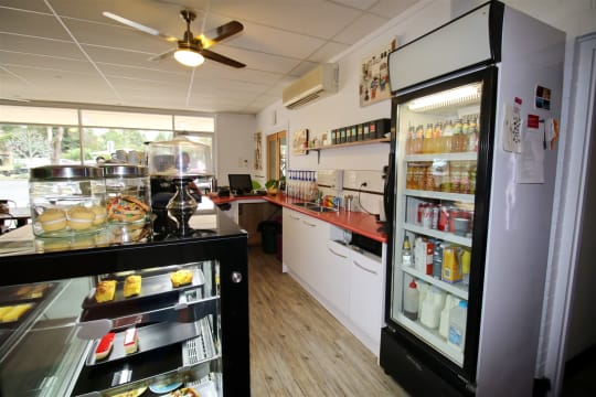 FULLY LICENSED CAFE, HEAVY TOURIST AREA IN HEYFIELD.