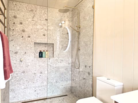 LUXURY TOURISM RETREAT & LIFESTYLE PROPERTY | APPROVED EXPANSION | TASMANIA