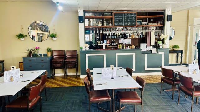 Well-Established Country Hotel in the Heart of Colac