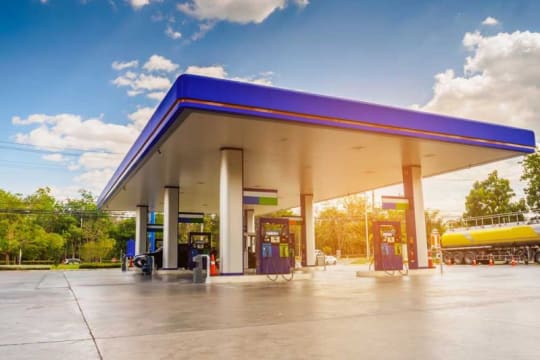 Service Station, Convenience Store with 3 bedroom house in Regional Victoria.
