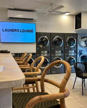 Laundro Lounge