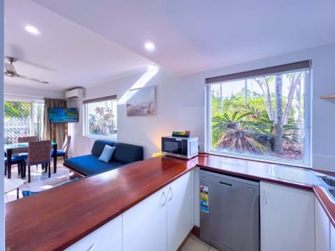 Exclusive - Fabulous Accommodation Business For Sale in Airlie Beach - ID 8365