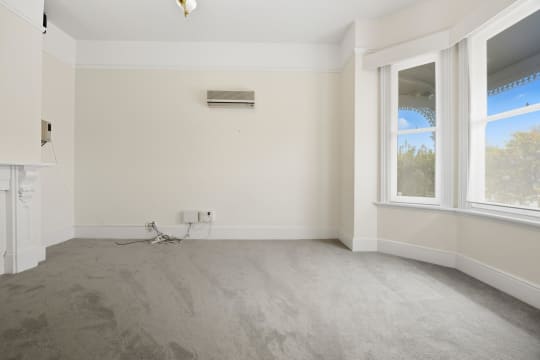 Prime Location Residence with Income or 3 BnB lets (stca) or Health Professional Rooms