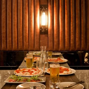 ICONIC WINE BAR and PIZZERIA IN PRIME LOCATION