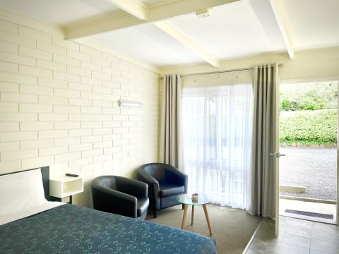 AN ABSOLUTE RIPPER LEASEHOLD MOTEL - 2682ML