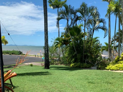 Money Maker Beachfront Leasehold, Walk to CBD And Lifestyle Business Opportunity - 2688ML