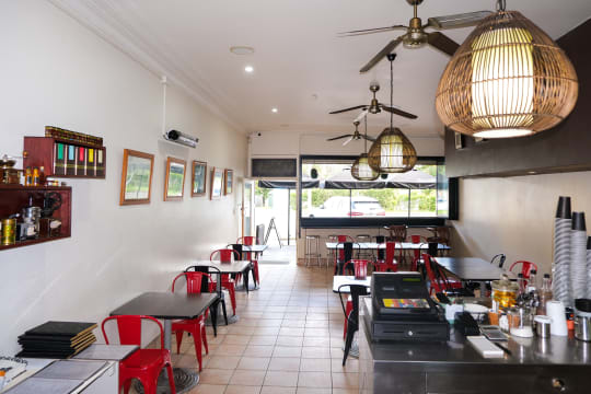 TAKEAWAY & CAFÉ