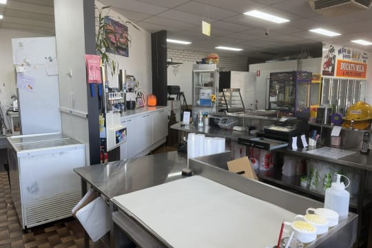 LEASEHOLD - MacIsaac Road Takeaway, Mooroopna VIC - 1P0611
