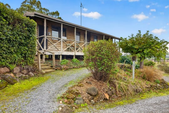 FHGC Tasmanian Accommodation A1 Presentation Spectacular Views 10%ROI 6 Cabins 2 Houses 2 Titles