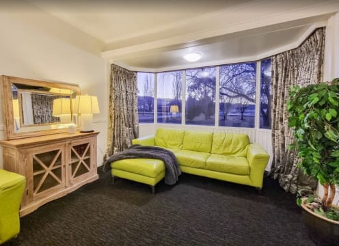 Large 41 Unit Seasonal Motel for Sale - Snowy Mountains