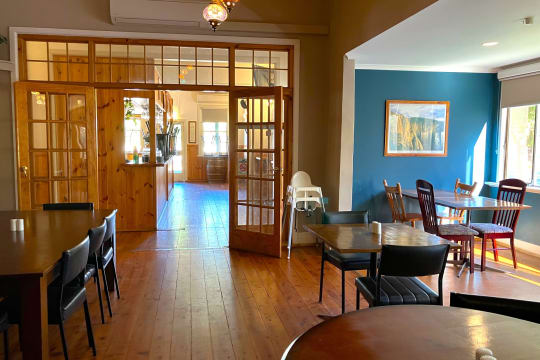 FREEHOLD - Whorouly Hotel, VIC - 1P0573