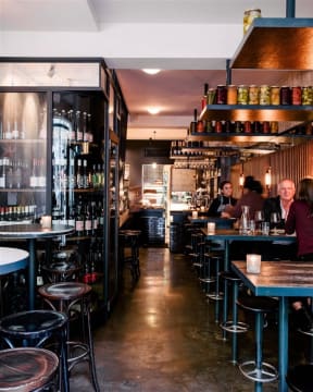 ICONIC WINE BAR and PIZZERIA IN PRIME LOCATION