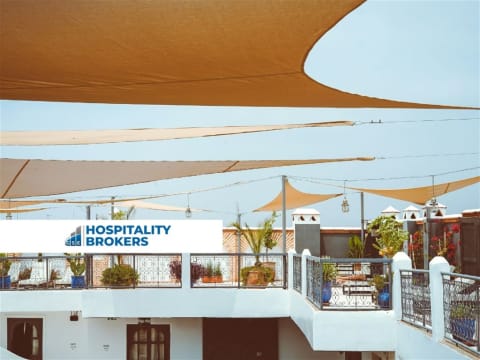 Exciting Bar/Restaurant with strong profit, systems!