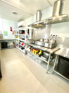 Thriving Outback Cafe & Gift Shop (+ Freehold Building*)