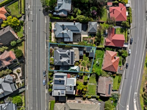 Prime Location Residence with Income or 3 BnB lets (stca) or Health Professional Rooms