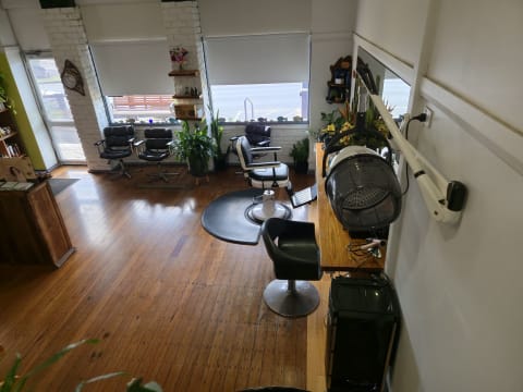 RARE SEA CHANGE OPPORTUNITY - PROFITABLE BUSINESS - SAME OWNER SINCE 2000