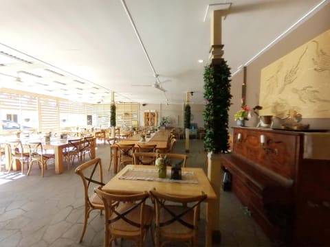 RARE LEASEHOLD HOTEL/MOTEL OPPORTUNITY - 2892ML