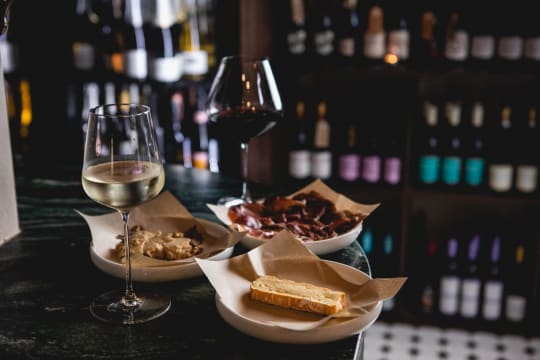 Popular Bar & Pizzeria  Short Evening Hours  Brilliant Fit Out