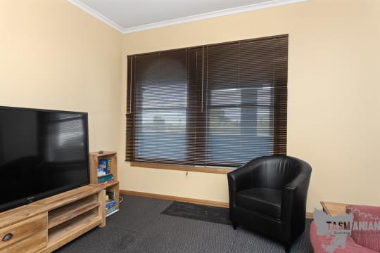 EXTRAORDINARY OPPORTUNITY RENOVATED 10 ROOM HOTEL & RESTAURANT, BAR & BOTTLESHOP