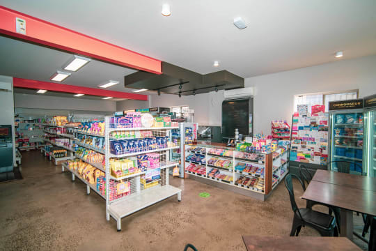 CAFÉ & CONVENIENCE STORE