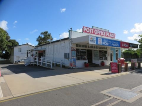 Burnett Heads Post and News (SP2522)