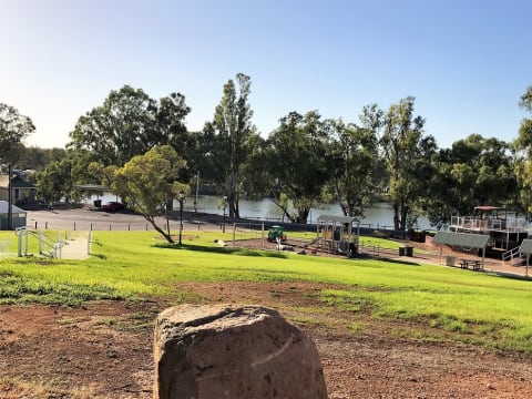 Commercial Hotel in Morgan - Lease