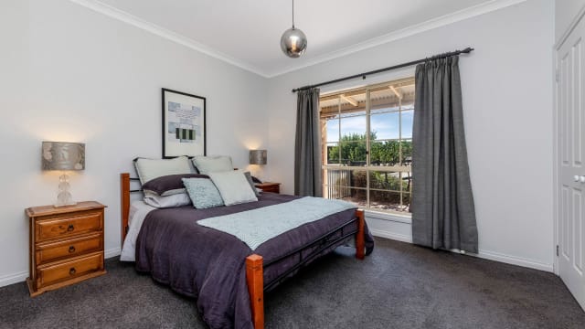 Licensed 30-dog facility with established 17-year trading history  within 90 minutes of Melbourne.