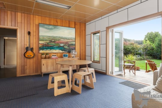 EXTRAORDINARY OPPORTUNITY RENOVATED 10 ROOM HOTEL & RESTAURANT, BAR & BOTTLESHOP