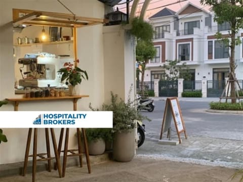 Idyllic Inner West Cafe with great numbers and under mgmt