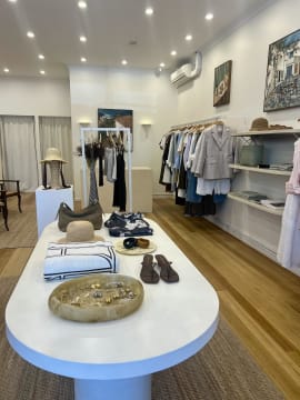 High-End Fashion Boutique  Exclusive Brands & Prime Location