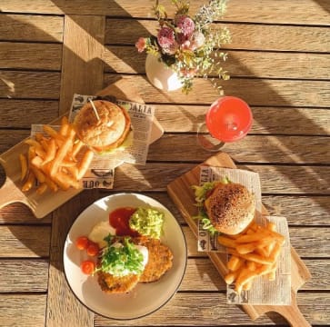 Lumos Café Restaurant