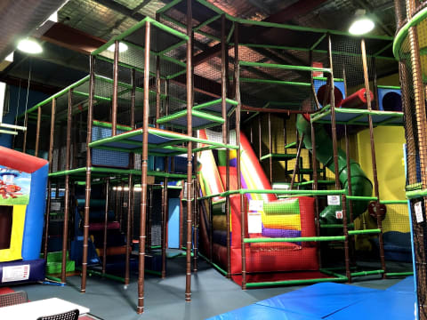 Lollipops Playland and Cafe Springwood Indoor Playcentre / Playground